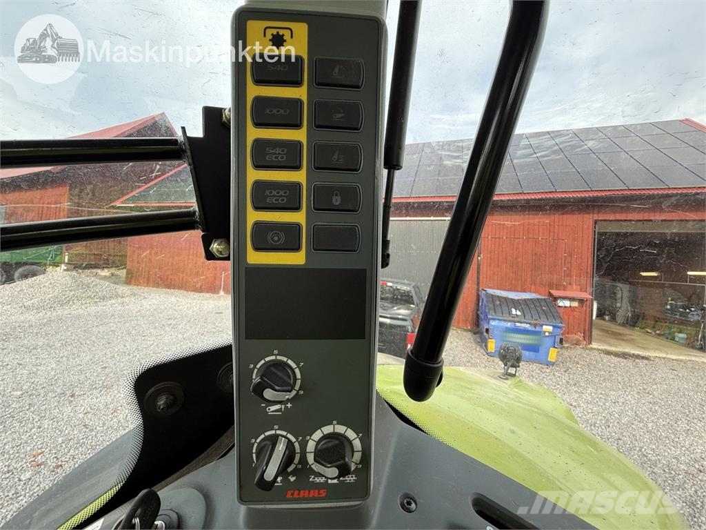 CLAAS Axion 810 Traktorit