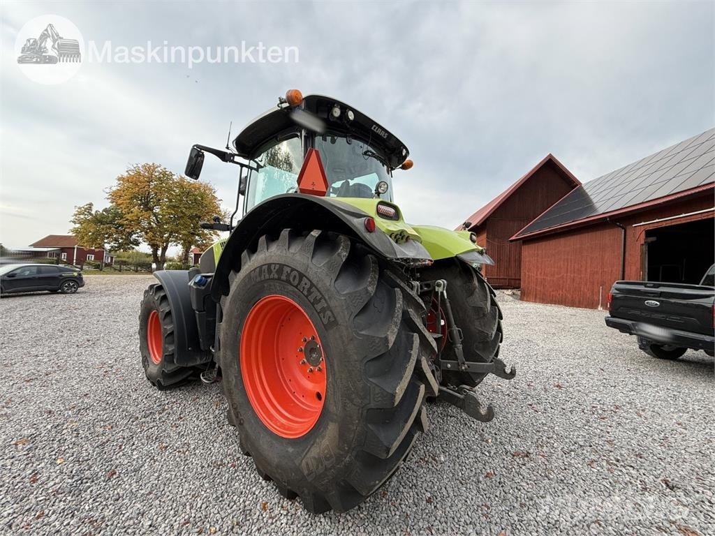CLAAS Axion 810 Traktorit