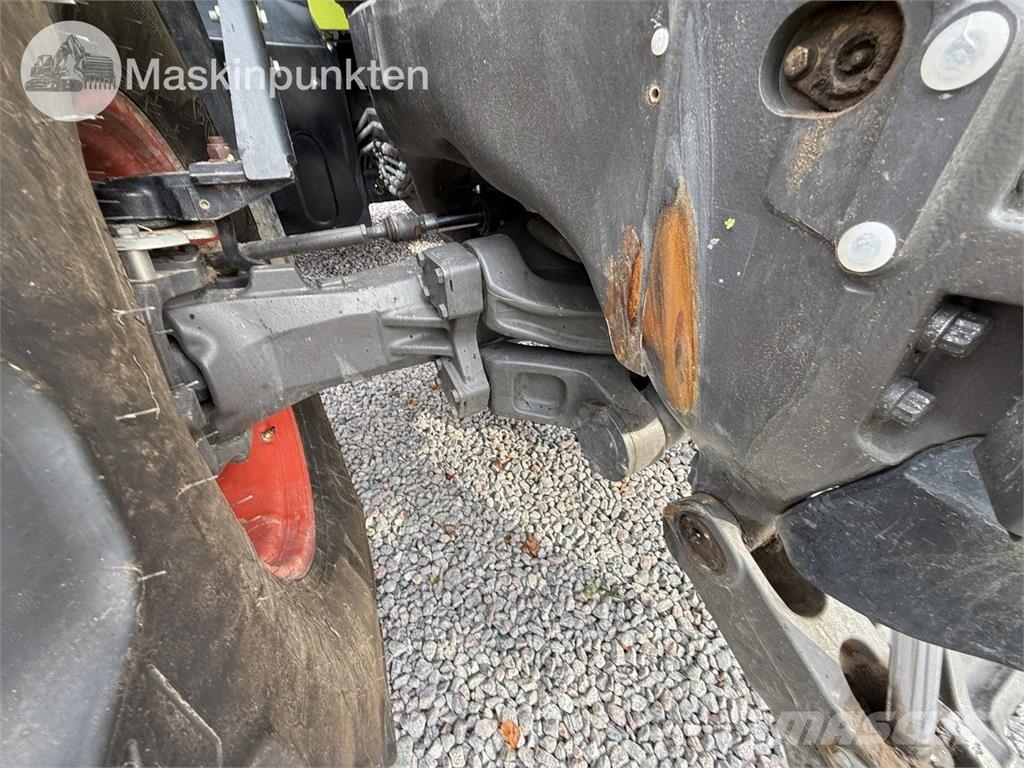 CLAAS Axion 810 Traktorit