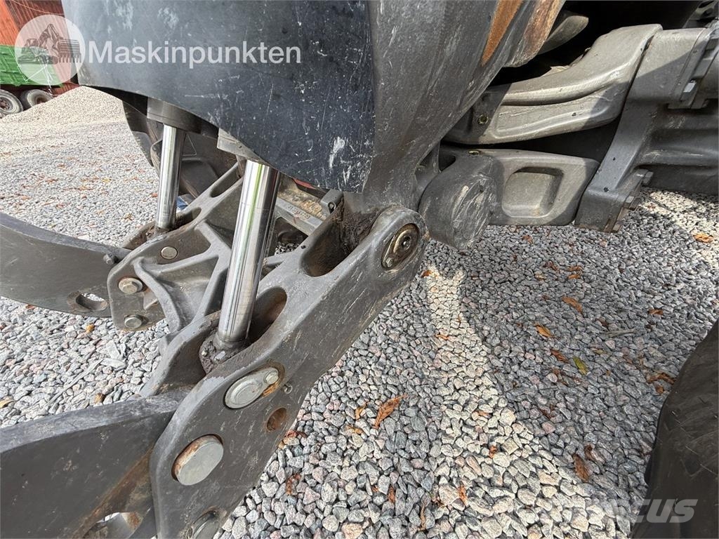 CLAAS Axion 810 Traktorit