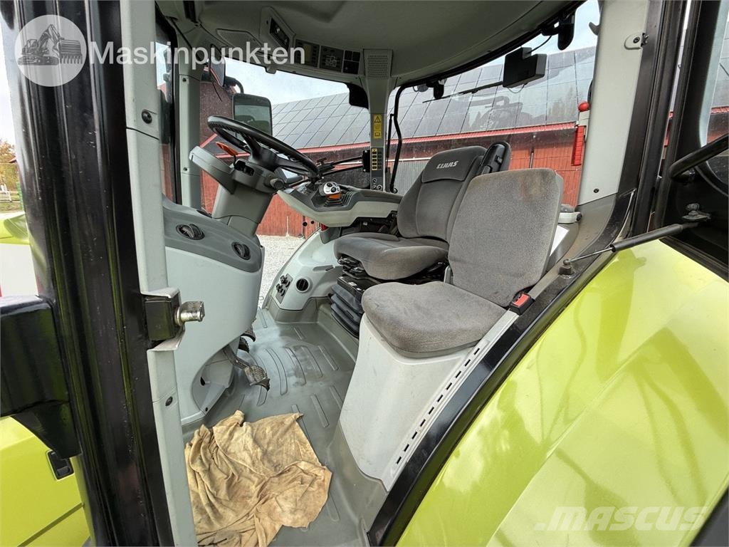 CLAAS Axion 810 Traktorit