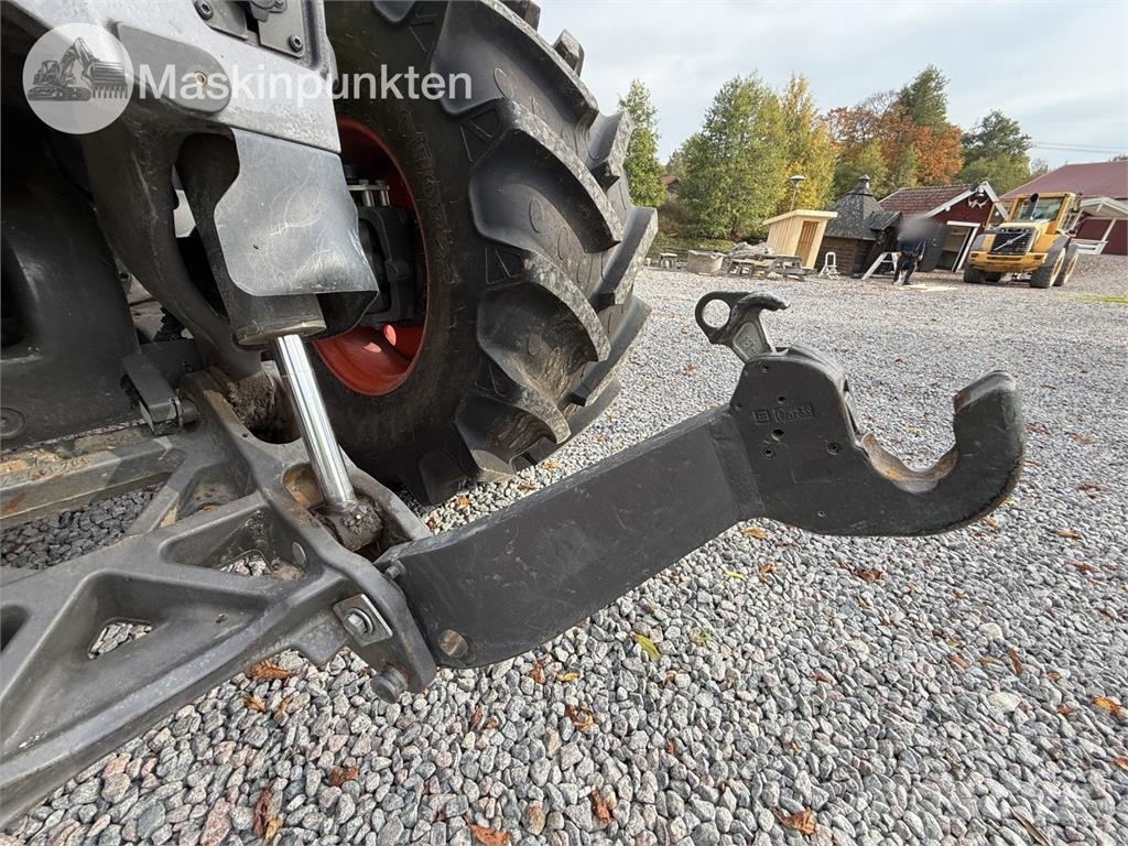 CLAAS Axion 810 Traktorit