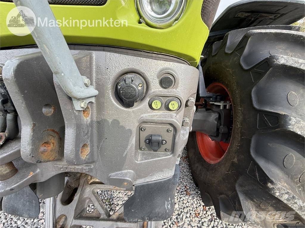 CLAAS Axion 810 Traktorit