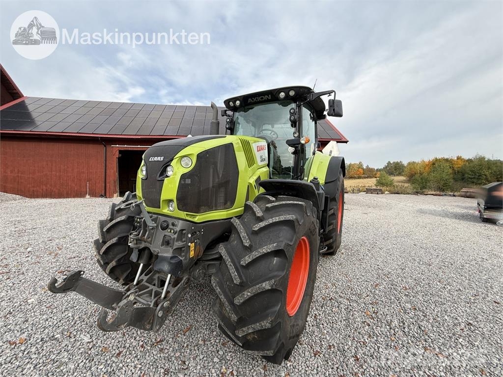 CLAAS Axion 810 Traktorit