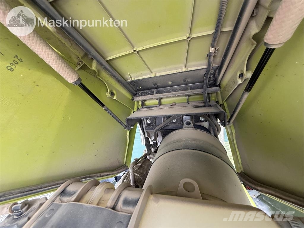 CLAAS Axion 810 Traktorit
