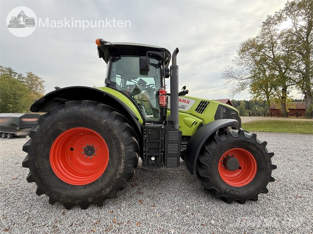 CLAAS Axion 810 Traktorit