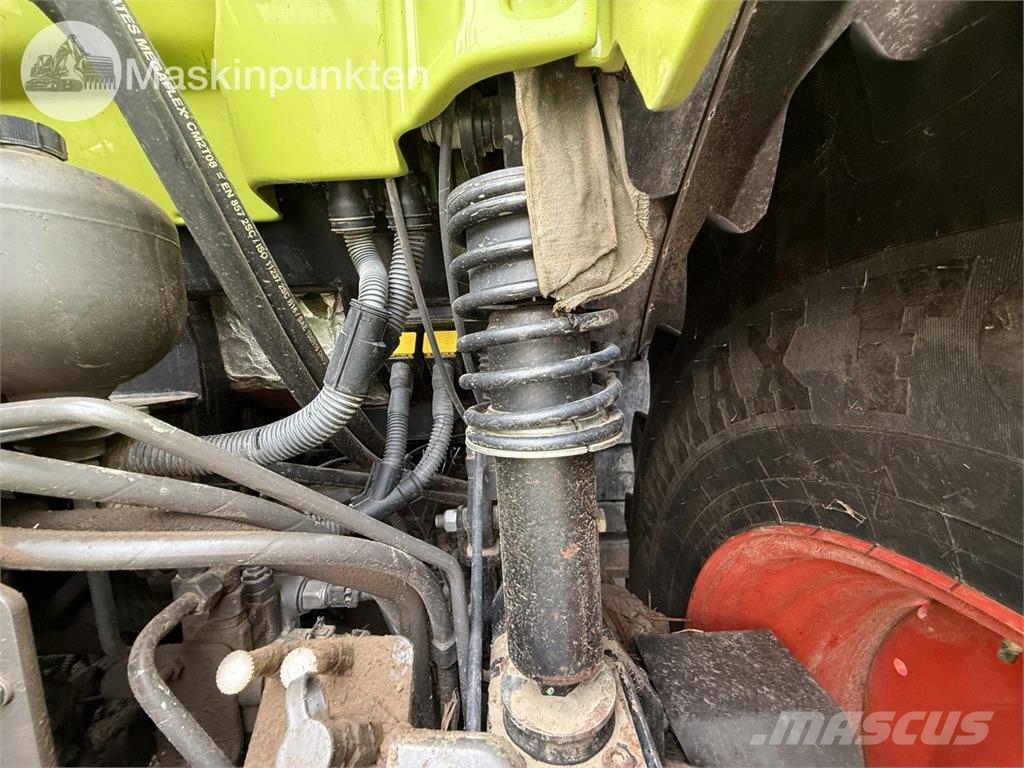 CLAAS Axion 810 Traktorit