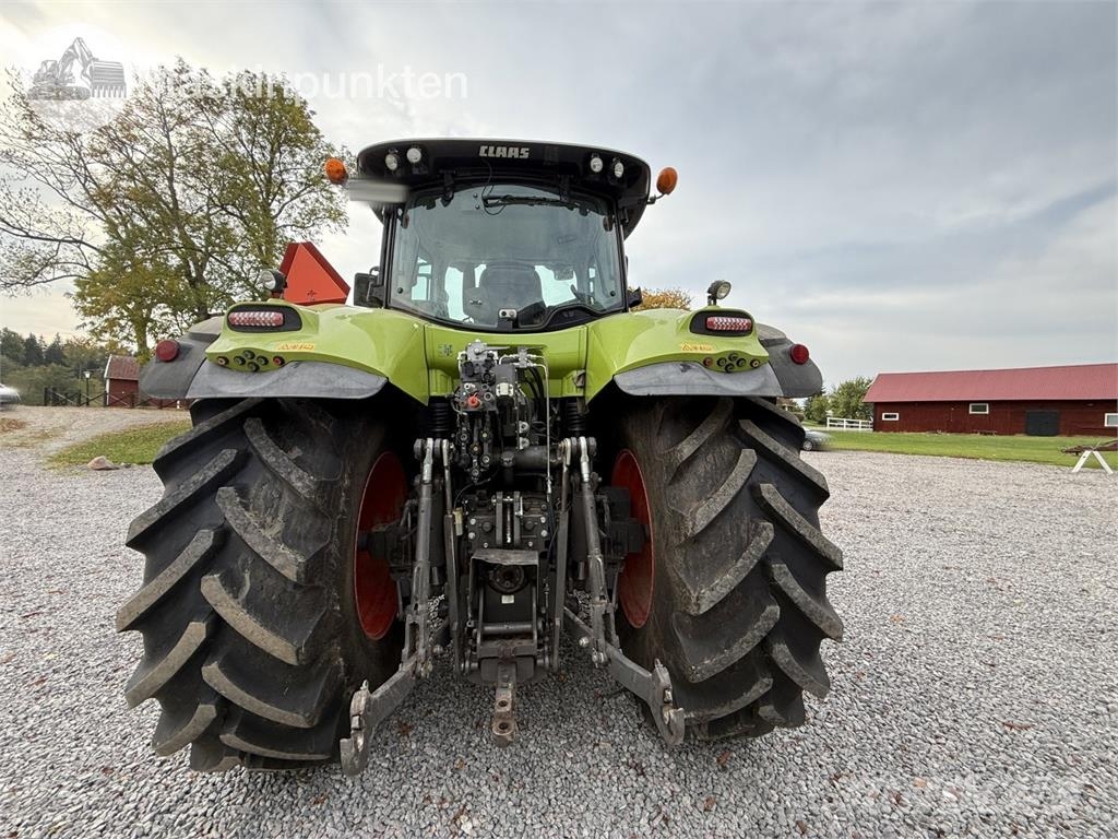 CLAAS Axion 810 Traktorit