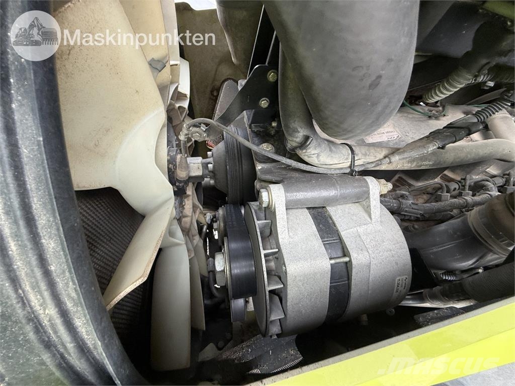 CLAAS Axion 810 Traktorit