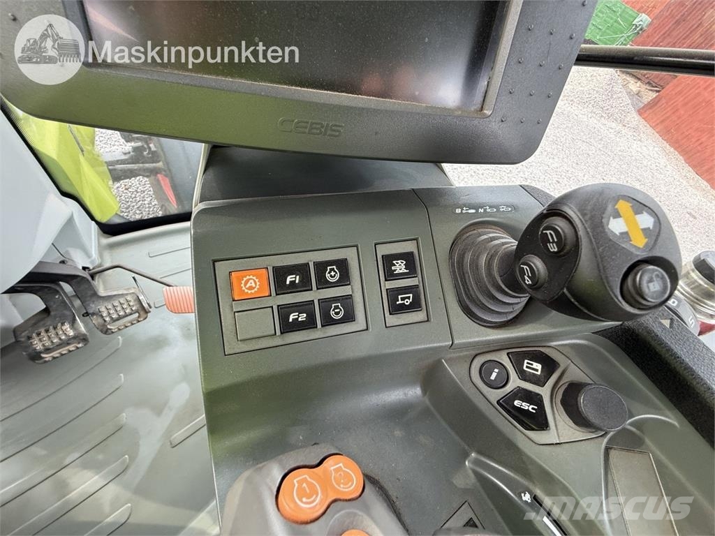 CLAAS Axion 810 Traktorit
