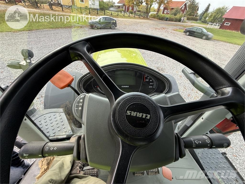 CLAAS Axion 810 Traktorit