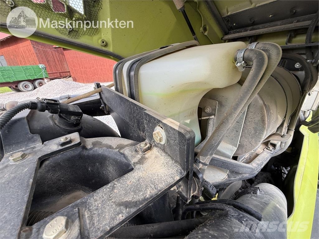 CLAAS Axion 810 Traktorit