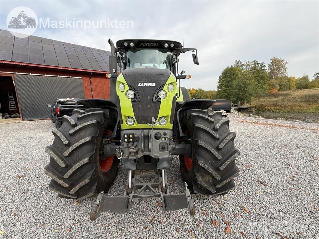 CLAAS Axion 810 Traktorit