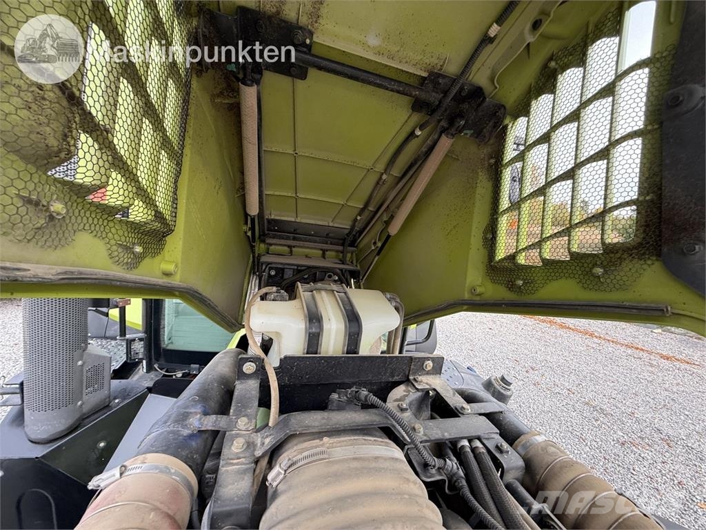 CLAAS Axion 810 Traktorit
