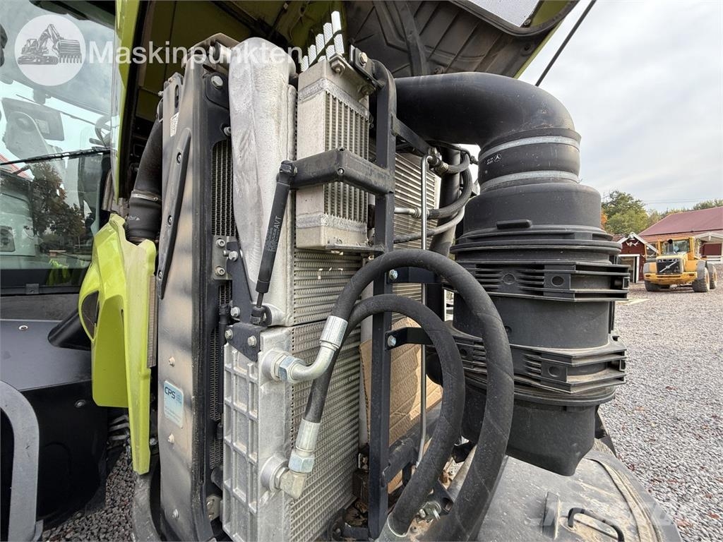 CLAAS Axion 810 Traktorit