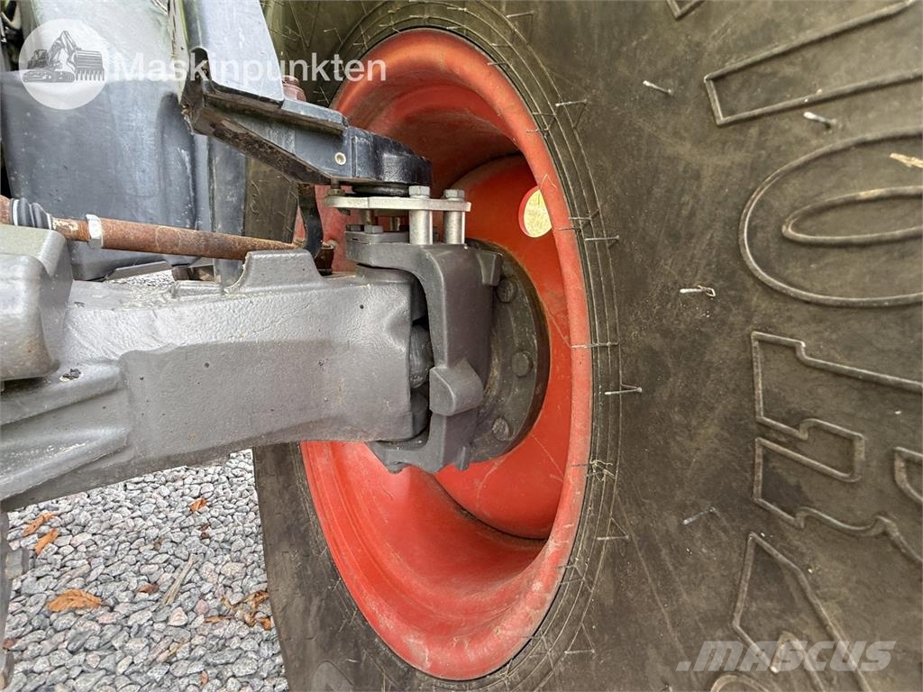 CLAAS Axion 810 Traktorit