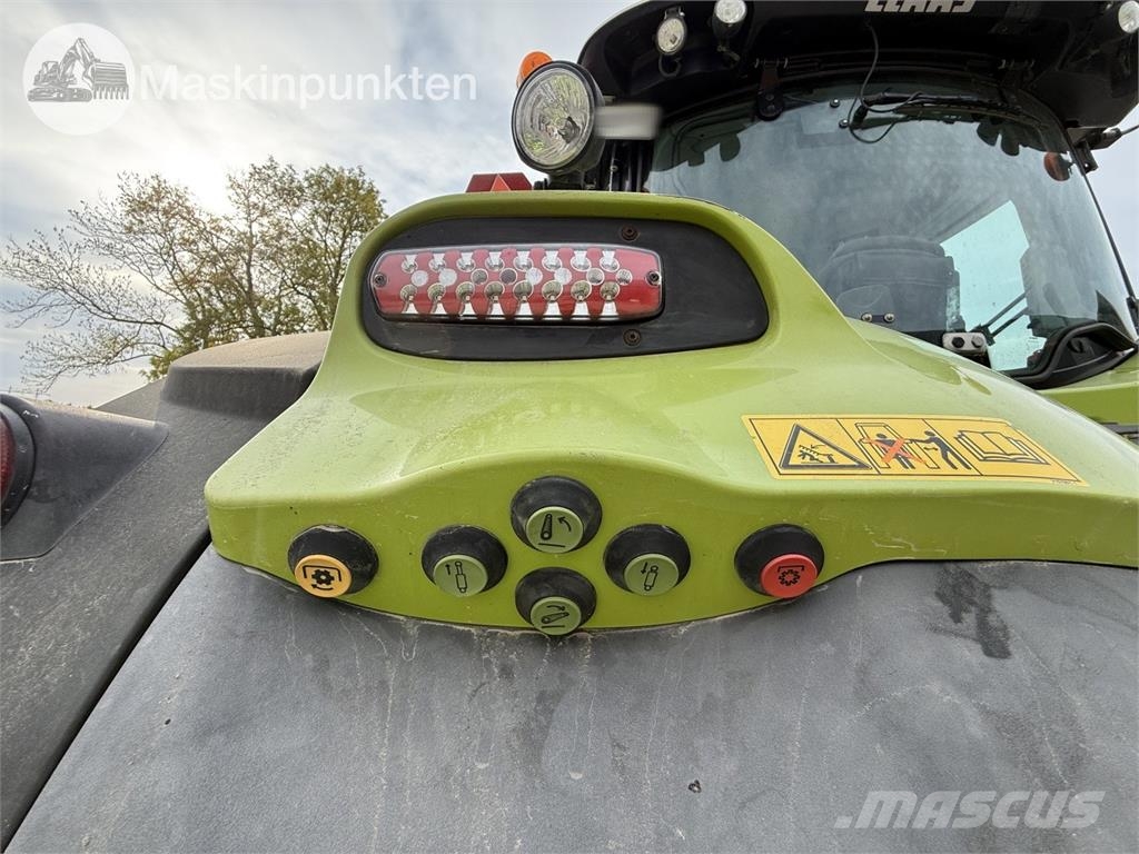 CLAAS Axion 810 Traktorit