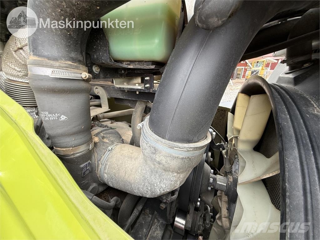 CLAAS Axion 810 Traktorit