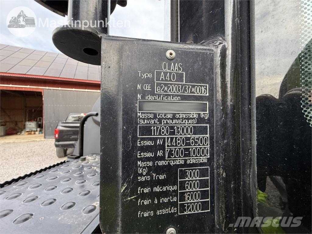 CLAAS Axion 810 Traktorit
