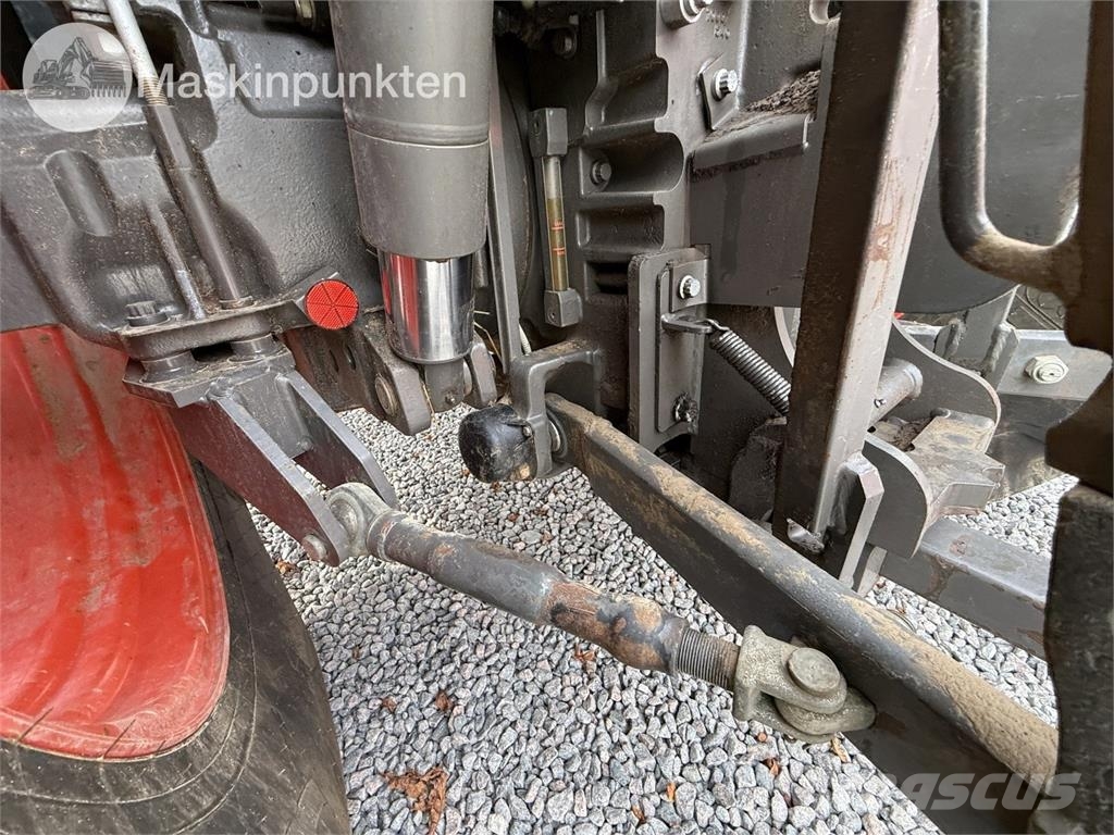 CLAAS Axion 810 Traktorit