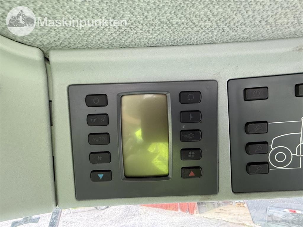 CLAAS Axion 810 Traktorit