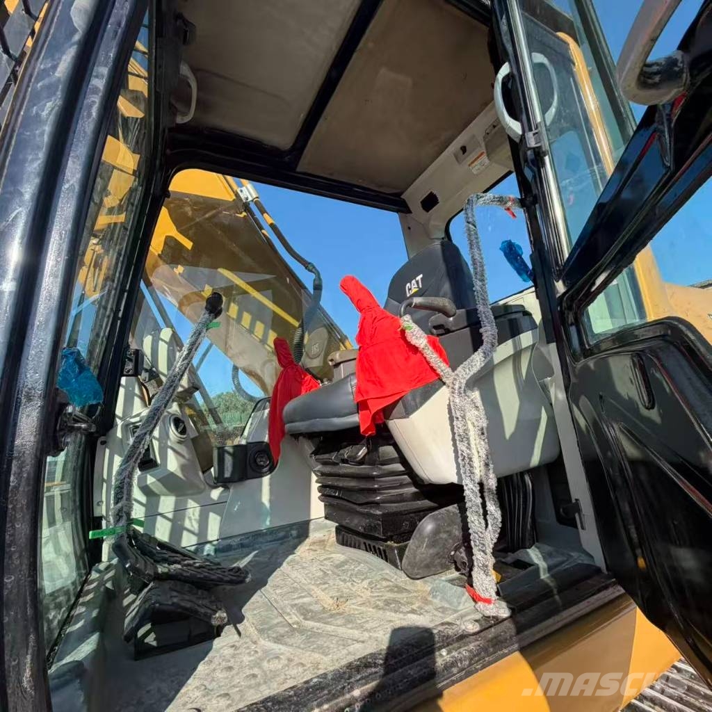 CAT 320 C L Гусеничні екскаватори