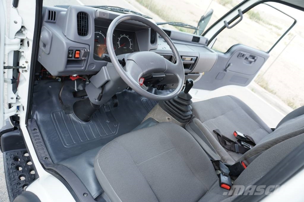 Nissan CABSTAR 45.16 BASCULANTE Kleinholztransporter