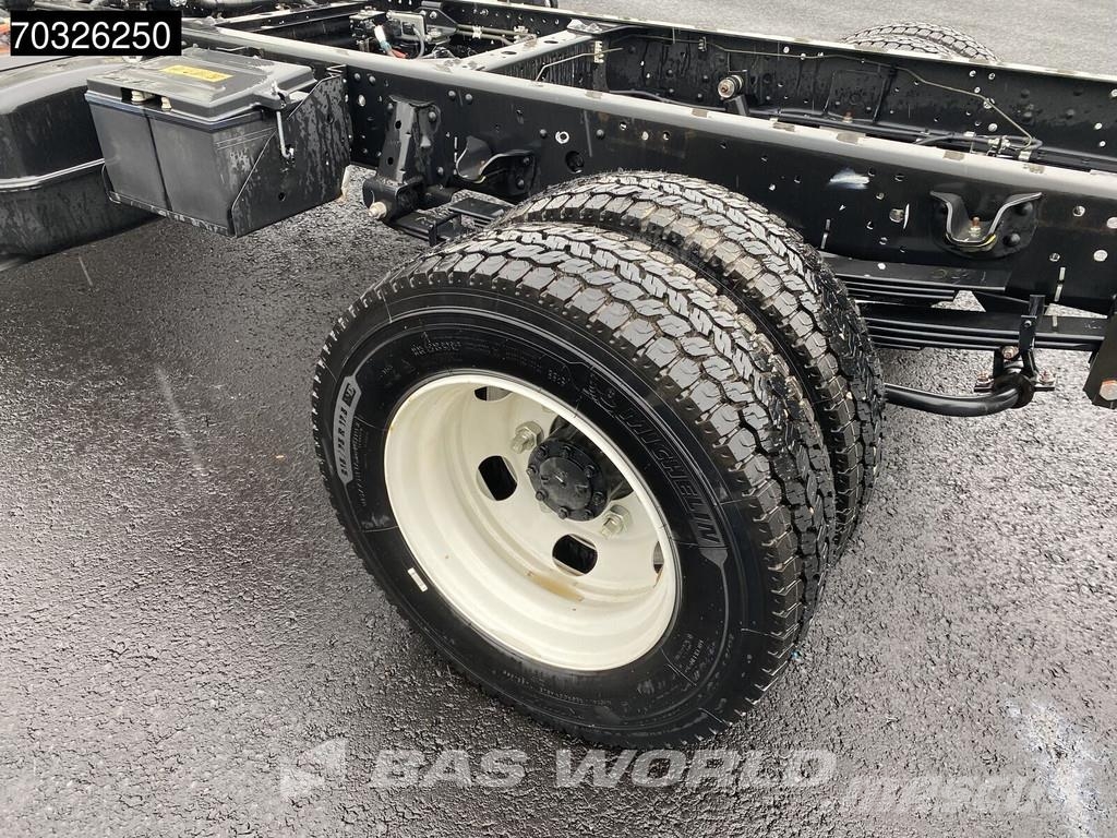 Isuzu P75 5.2 4X2 NEW! 7,5T Chassis 330cm Automatic Euro Camiones con chasís y cabina