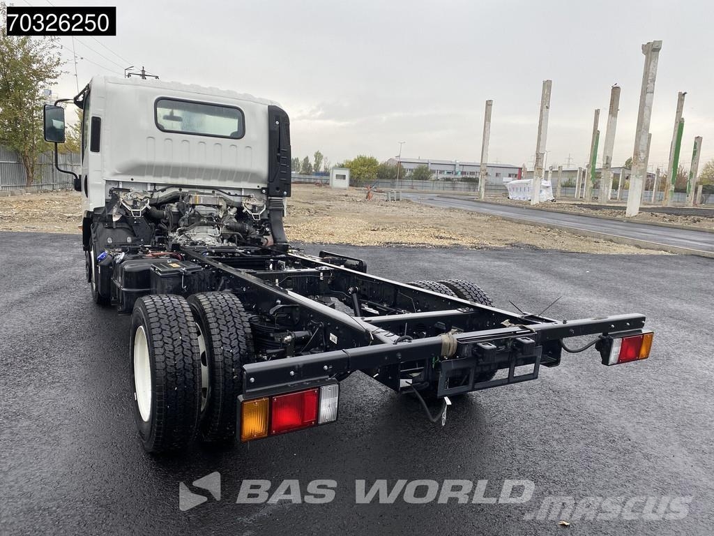 Isuzu P75 5.2 4X2 NEW! 7,5T Chassis 330cm Automatic Euro Camiones con chasís y cabina