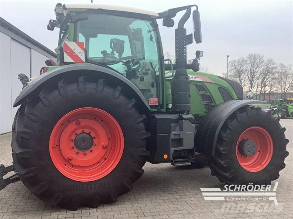 Fendt 724 VARIO S4 PROFI PLUS Tractors