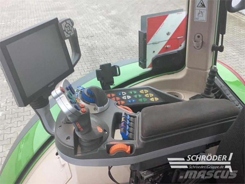 Fendt 724 VARIO S4 PROFI PLUS Tractors