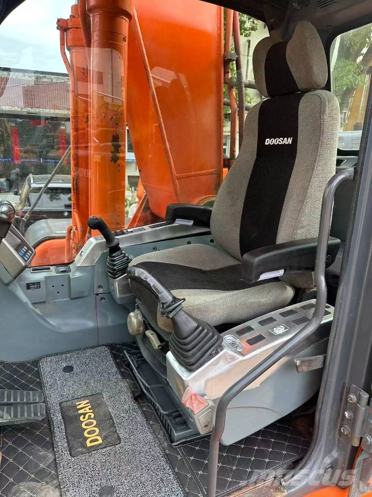Doosan DX300LC Rupsgraafmachines