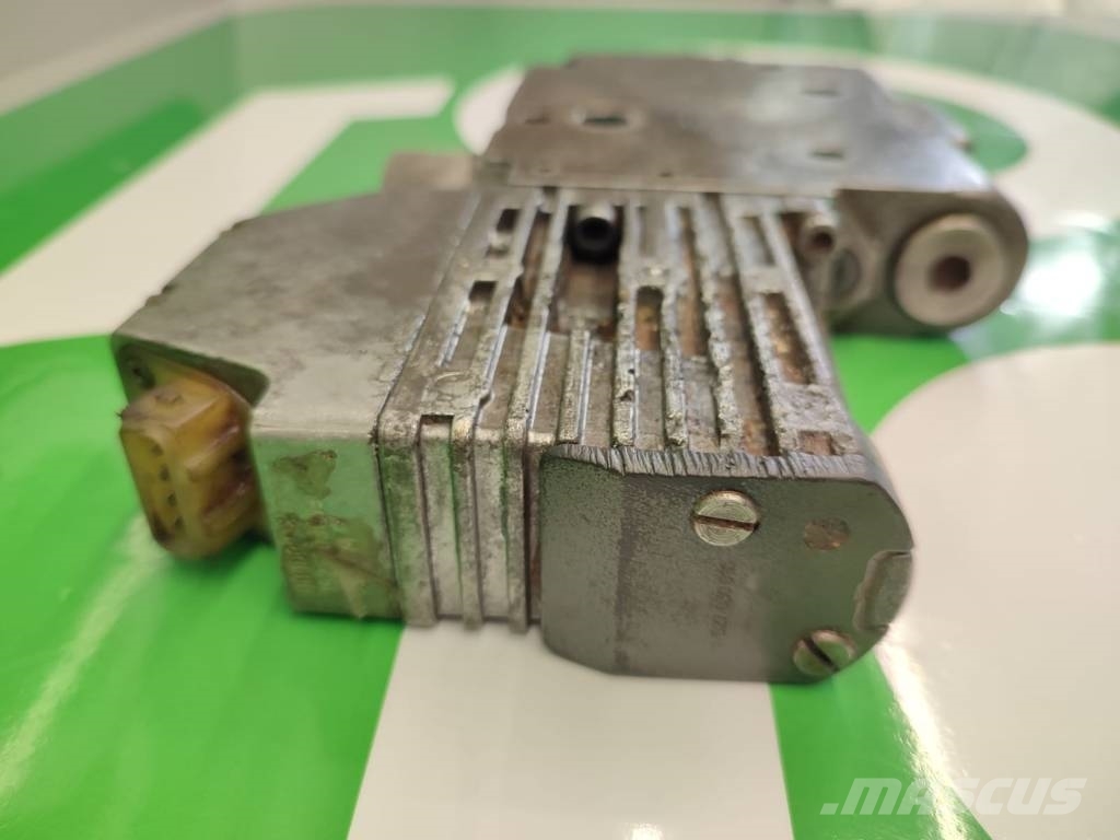 Fendt 716 Vario Hydraulic Valve Section 0521610563 Bosch Hüdraulika