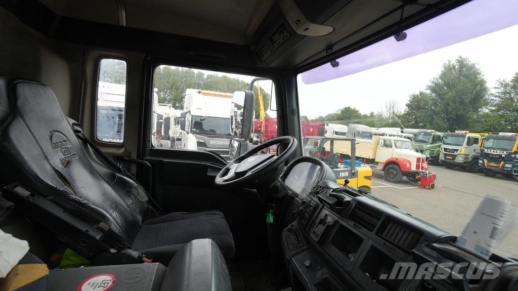 MAN TGA33.360 6x4 HOOKARM WITH KENNIS CRANE BROKEN ENG Rabljene dizalice za težak teren