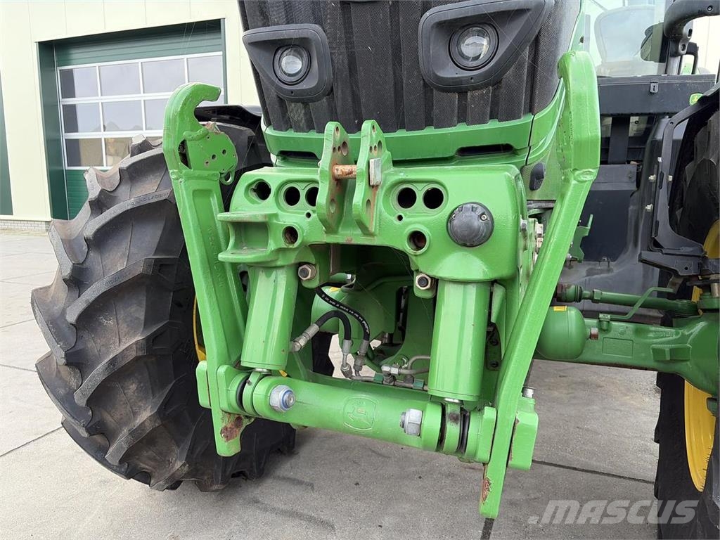 John Deere 6145R Tractoare