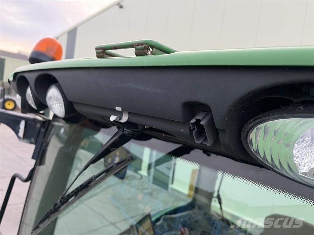 John Deere 6145R Tractoare
