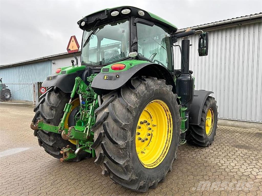 John Deere 6215R Traktoren