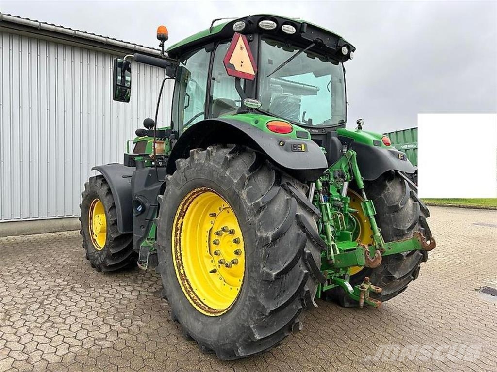 John Deere 6215R Traktoren