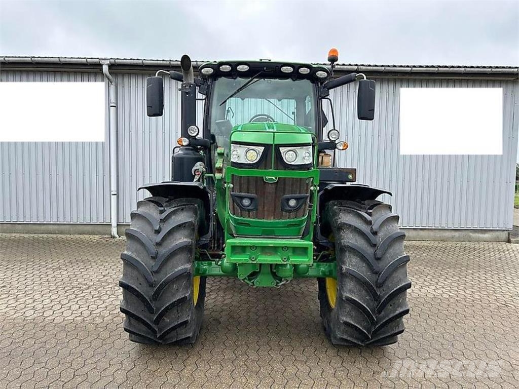 John Deere 6215R Traktoren