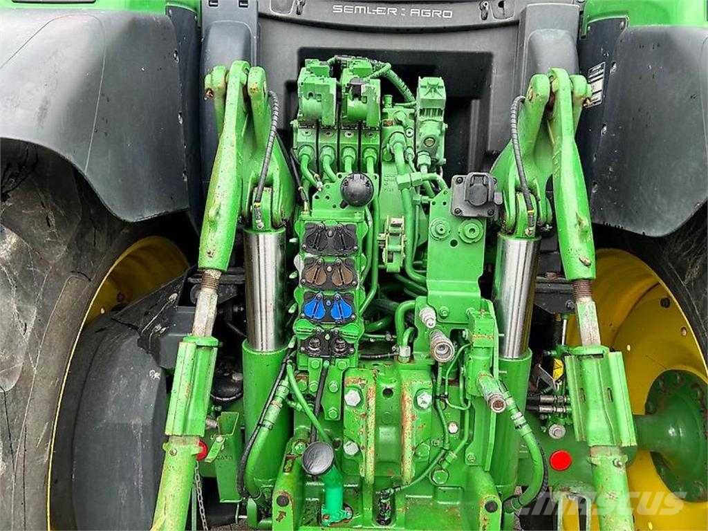 John Deere 6215R Traktoren
