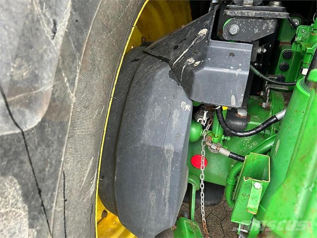 John Deere 6215R Traktoren