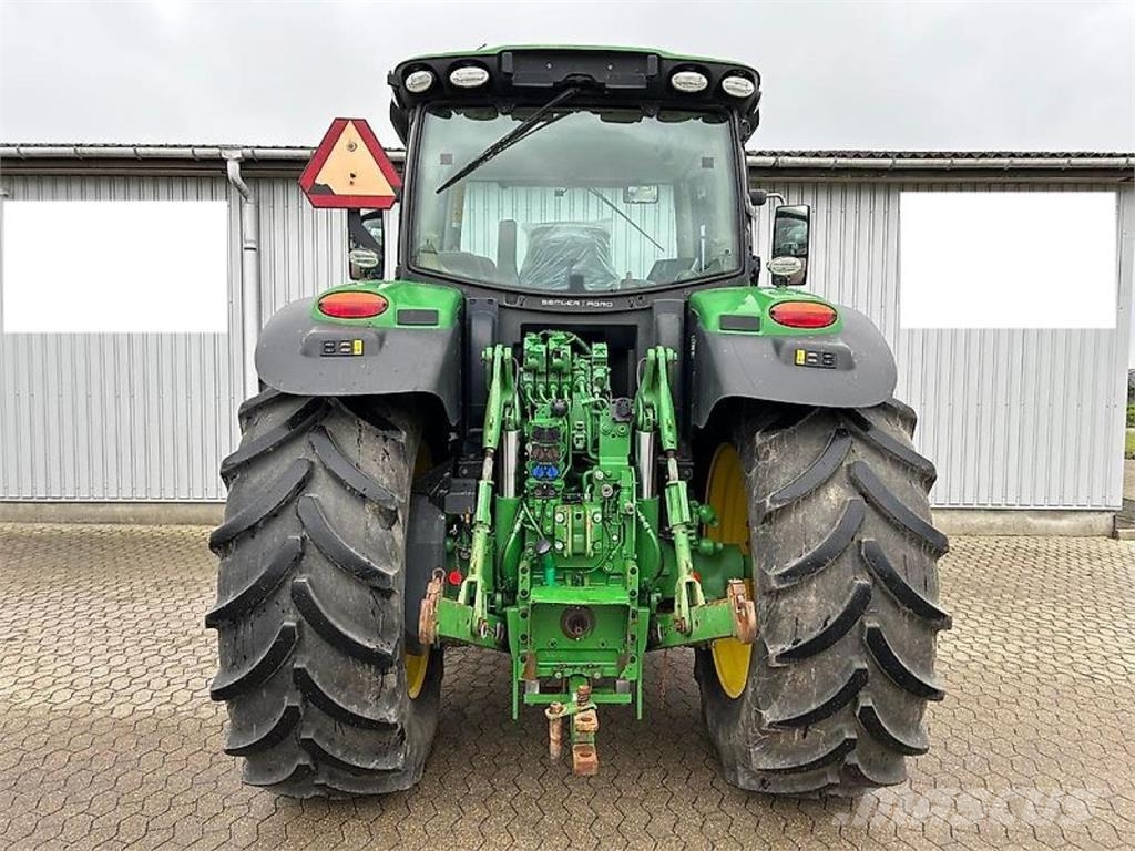 John Deere 6215R Traktoren