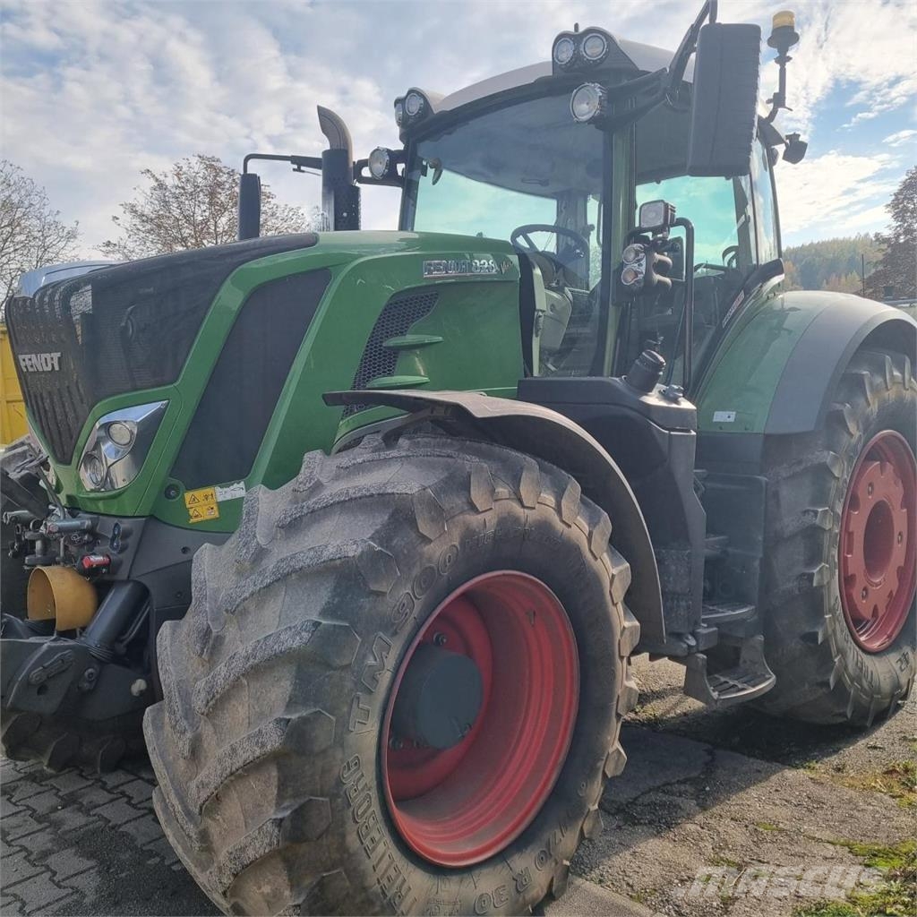 Fendt 828 Vario الجرارات