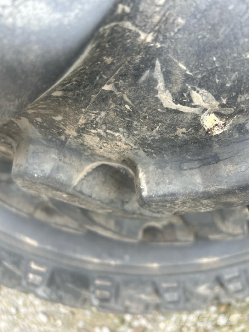 Alliance Komplettradsatz Alliance A-350 230/95R36 ماكينات زراعية - غير ذلك