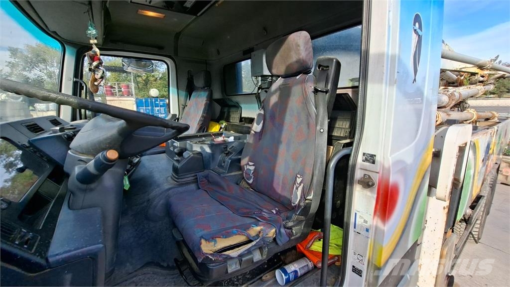Mercedes-Benz ACTROS 3340 6X6 + SCHWING KVM 34 Chassis met cabine