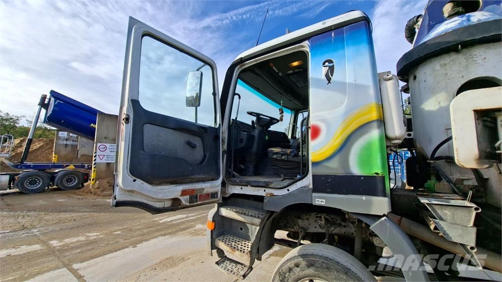Mercedes-Benz ACTROS 3340 6X6 + SCHWING KVM 34 Chassis met cabine