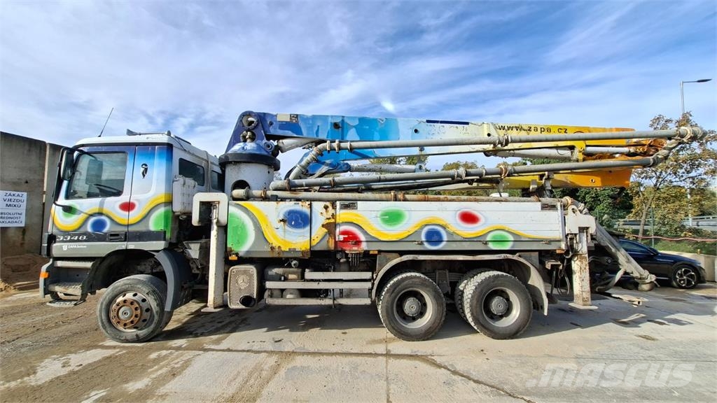 Mercedes-Benz ACTROS 3340 6X6 + SCHWING KVM 34 Chassis met cabine