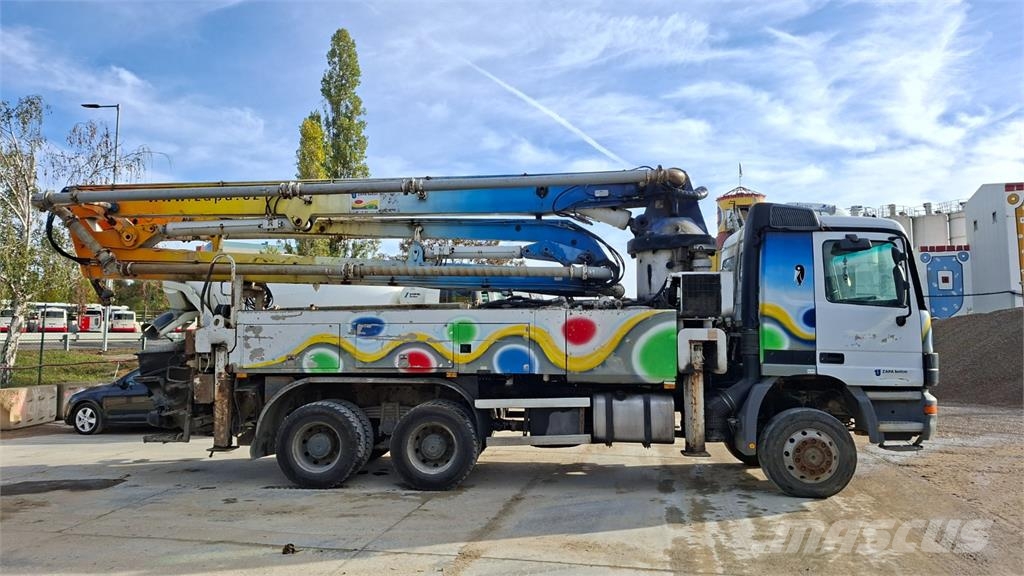 Mercedes-Benz ACTROS 3340 6X6 + SCHWING KVM 34 Chassis met cabine