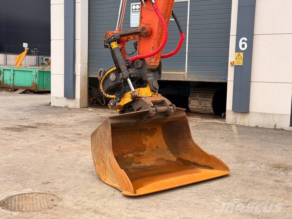 Hitachi ZX 225 USR Engcon EC226 Telakaivukoneet