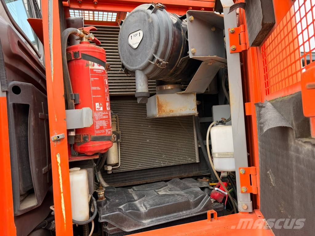 Hitachi ZX 225 USR Engcon EC226 Telakaivukoneet
